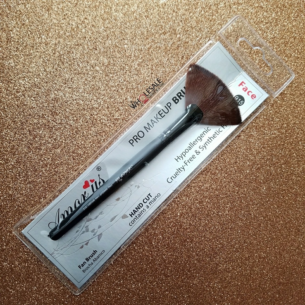 Amor Us Fan Makeup Brush